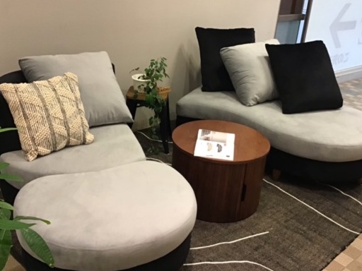 リビングハウス CUDDLE SOFA Johns Gifts & Reproductions Inc.