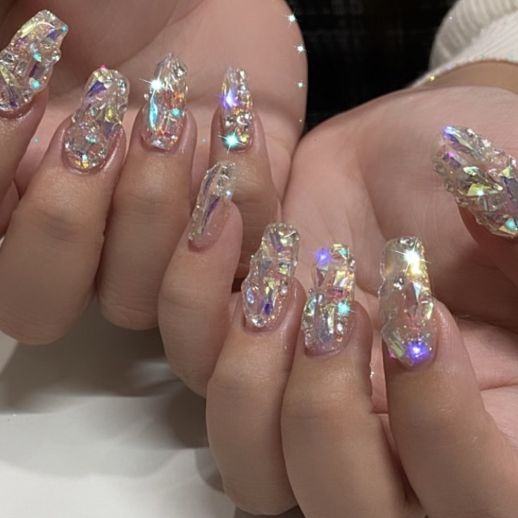 ネイルチップ ストーン埋めつくし （オーロラストーン埋めつくし